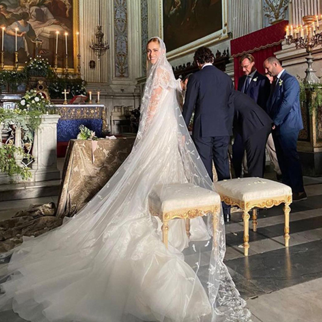 Miriam Leone dopo le nozze svela i dettagli del suo magnifico abito da sposa firmato Dior